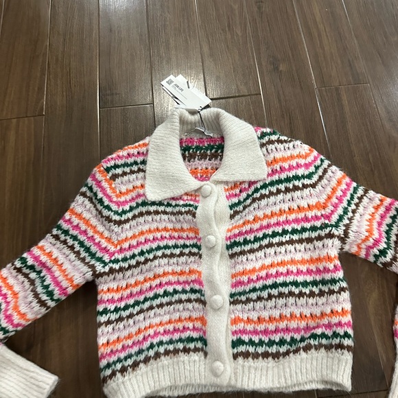 Zara blogger Bloggers Favorite
Rainbow Stripe Button Up Lapel... - Picture 6 of 7